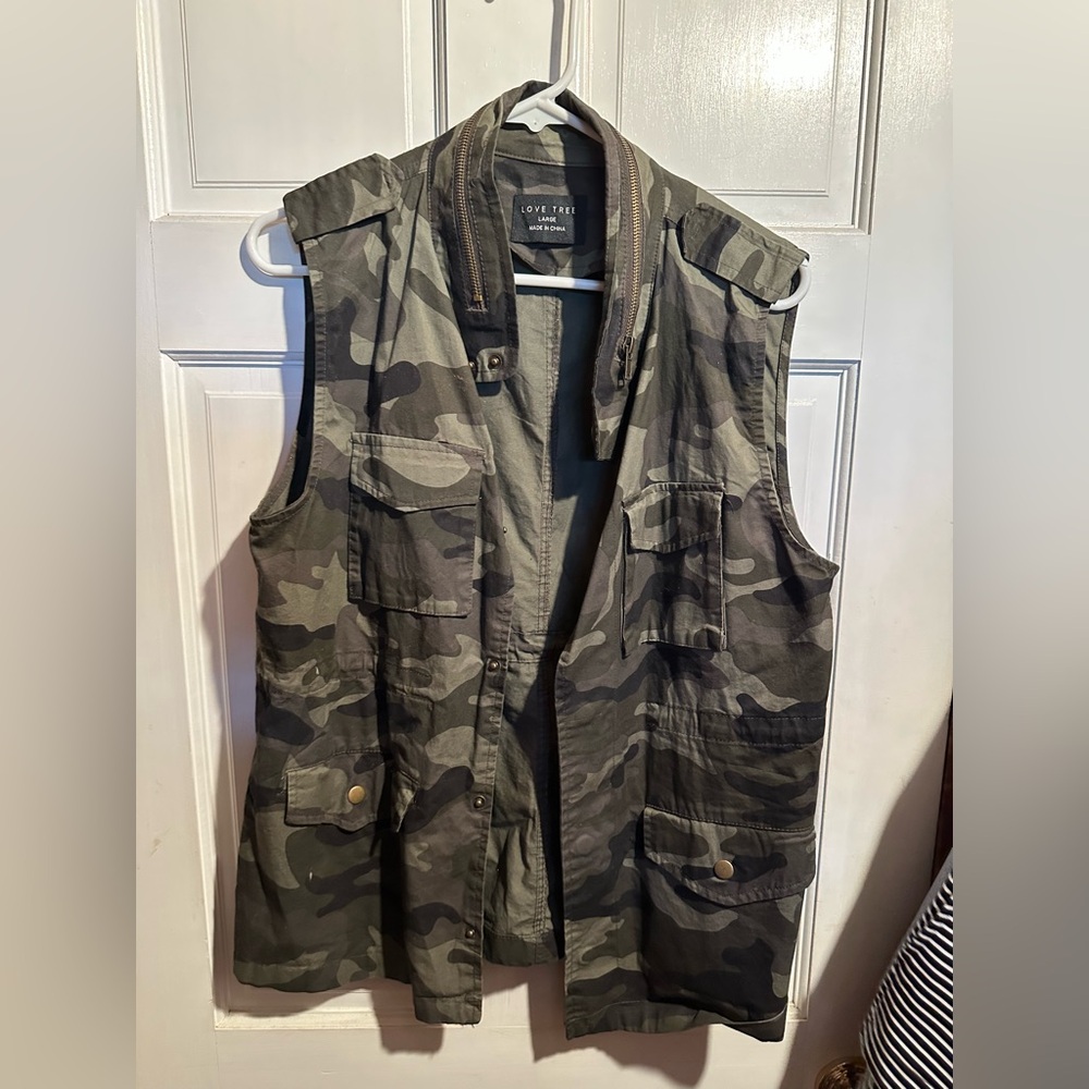 Love Tree Camouflage Vest